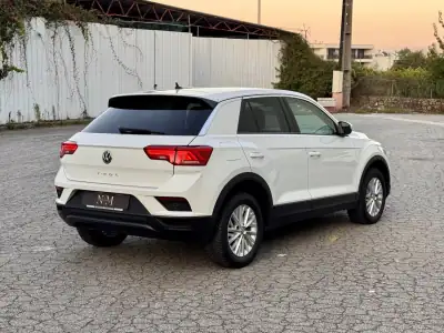 Volkswagen T-Roc 2020 - 23500 EUR, 88000 km - AUTO.MOTO.pt - 88000km - foto 6 de 27