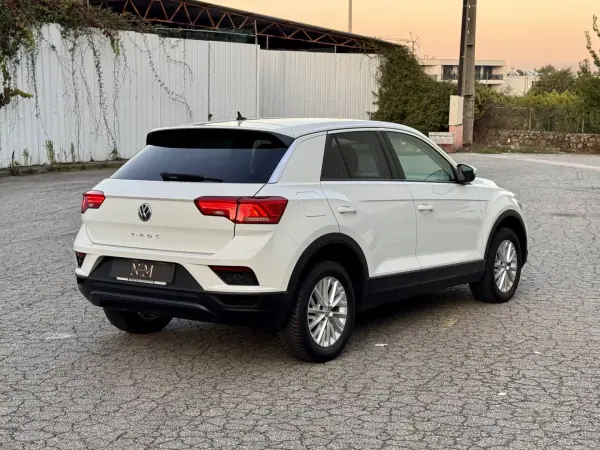 Volkswagen T-Roc 2020 - 23500 EUR, 88000 km - AUTO.MOTO.pt - 88000km - foto 6 de 27