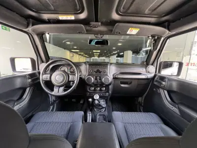 Jeep Wrangler 2014 - 39990 EUR, 115000 km - AUTO.MOTO.pt - 115000km - foto 6 de 54