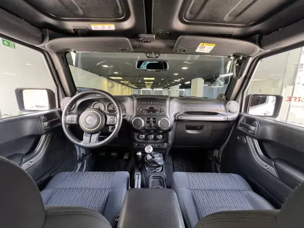 Jeep Wrangler 2014 - 39990 EUR, 115000 km - AUTO.MOTO.pt - 115000km - foto 6 de 54