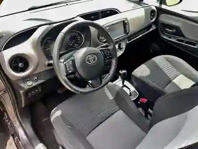 Toyota Yaris 2018 - 7300 EUR, 97000 km - AUTO.MOTO.pt - 97000km - foto 5 de 6