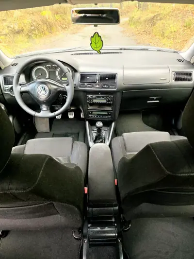 Volkswagen Golf 2001 - 4990 EUR, 358400 km - AUTO.MOTO.pt - 358400km - foto 13 de 23