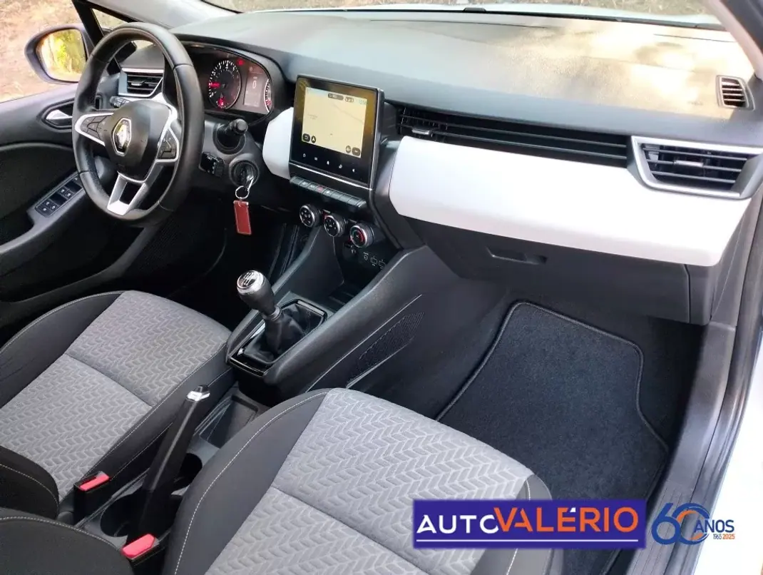 Renault Clio 2023 - 15950 EUR, 55104 km - AUTO.MOTO.pt - 55104km - foto 26 de 31