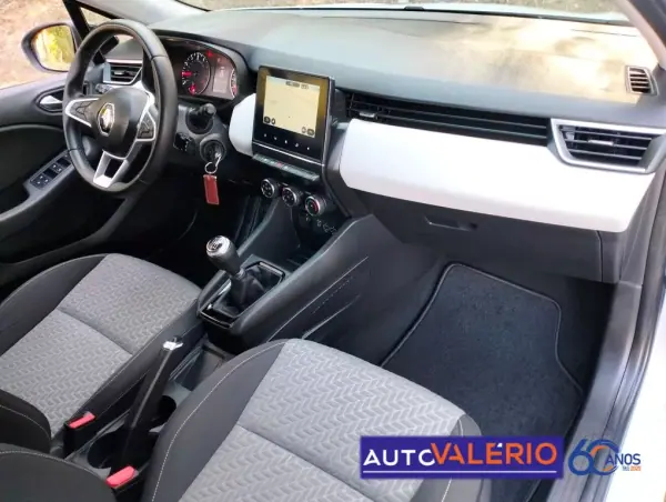 Renault Clio 2023 - 15950 EUR, 55104 km - AUTO.MOTO.pt - 55104km - foto 26 de 31