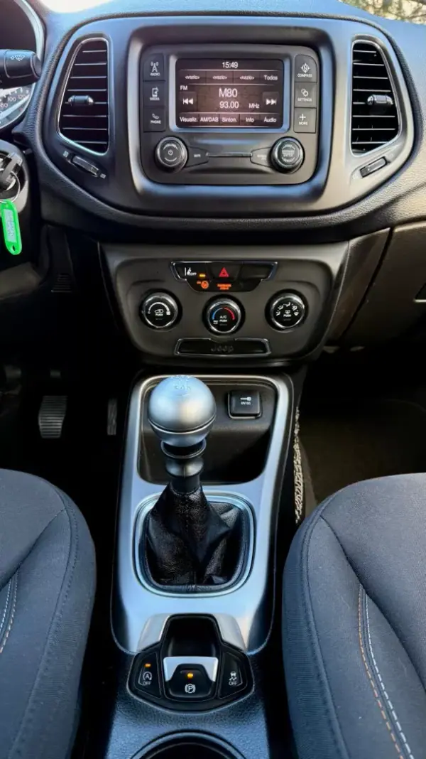 Jeep Compass 2018 - 16900 EUR, 131000 km - AUTO.MOTO.pt - 131000km - foto 8 de 21