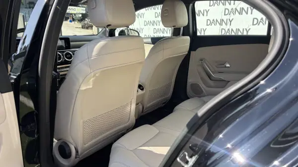 Mercedes-Benz A 200 Limousine 2019 - 23990 EUR, 115000 km - AUTO.MOTO.pt - 115000km - foto 10 de 14