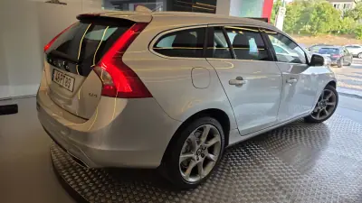 Volvo V60 2015 - 11900 EUR, 314478 km - AUTO.MOTO.pt - 314478km - foto 21 de 60