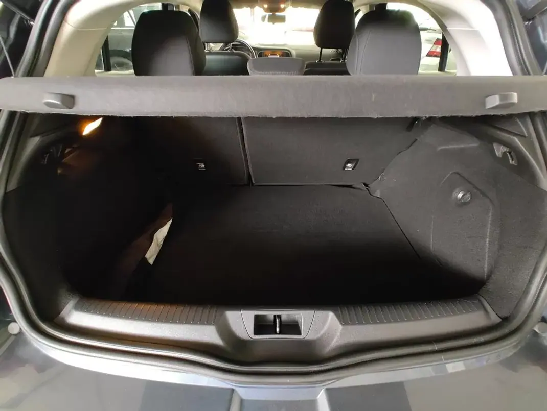 Renault Mégane 2019 - 13490 EUR, 113000 km - AUTO.MOTO.pt - 113000km - foto 12 de 14