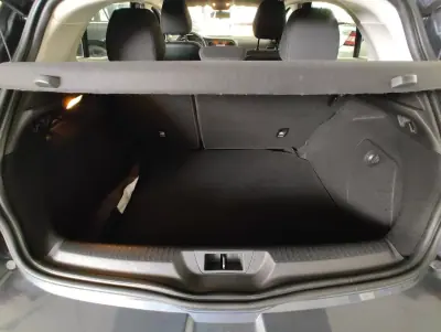 Renault Mégane 2019 - 13490 EUR, 113000 km - AUTO.MOTO.pt - 113000km - foto 12 de 14