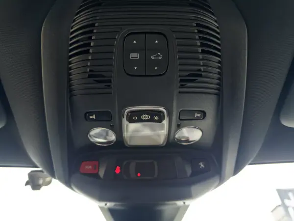 Peugeot 3008 2017 - 18990 EUR, 181000 km - AUTO.MOTO.pt - 181000km - foto 39 de 45