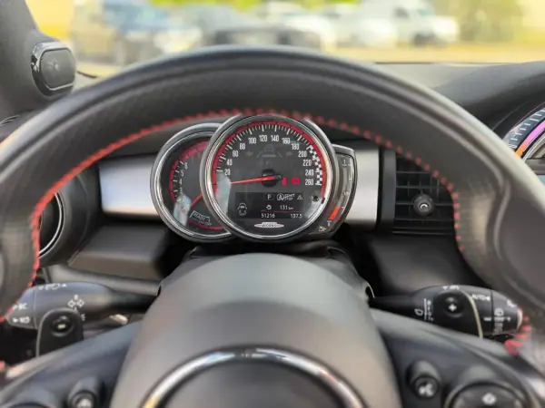 MINI John Cooper Works 2018 - 27900 EUR, 51250 km - AUTO.MOTO.pt - 51250km - foto 19 de 28