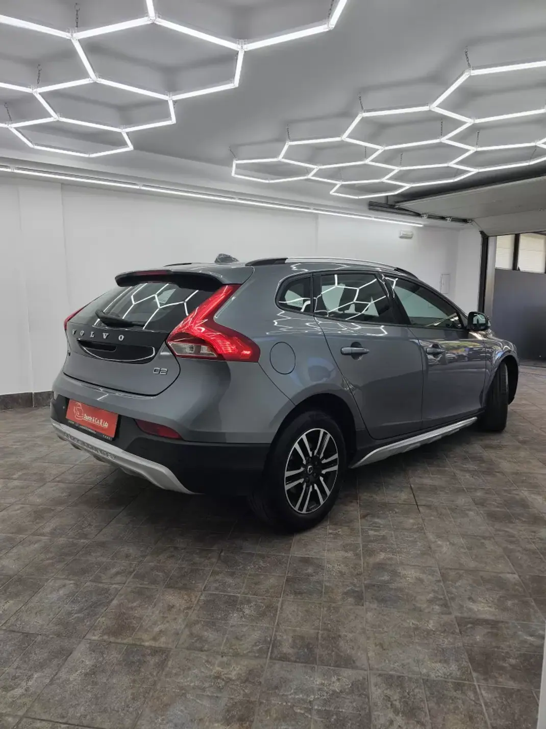 Volvo V40 Cross Country 2018 - 15000 EUR, 106816 km - 106816km - foto 29 de 40