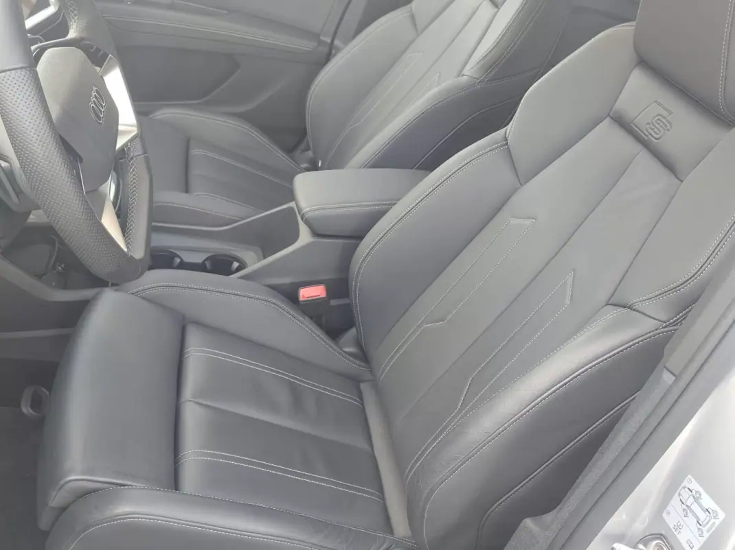 Audi Q4 e-tron 2025 - 45900 EUR, 14896 km - 14896km - foto 8 de 29