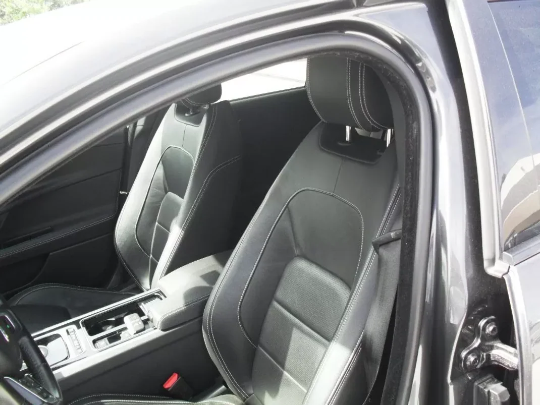 Jaguar XE 2017 - 25950 EUR, 59977 km - 59977km - foto 21 de 35