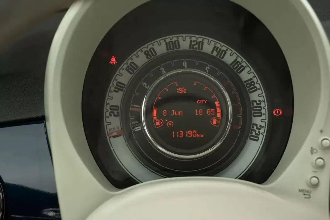 Fiat 500 2021 - 9999 EUR, 113000 km - AUTO.MOTO.pt - 113000km - foto 10 de 21