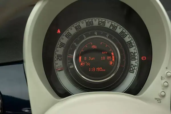 Fiat 500 2021 - 9999 EUR, 113000 km - AUTO.MOTO.pt - 113000km - foto 10 de 21
