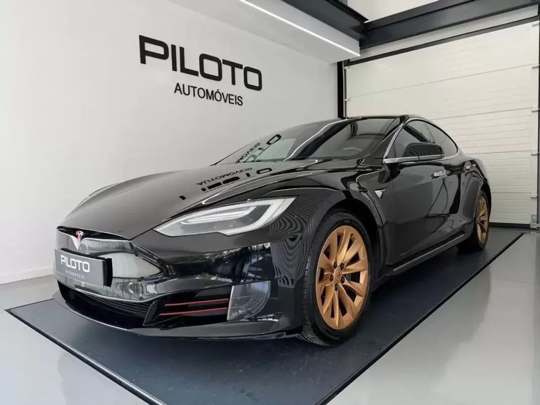 Tesla Model S 2017 - 19990 EUR, 237000 km - AUTO.MOTO.pt - 237000km - foto 1 de 37