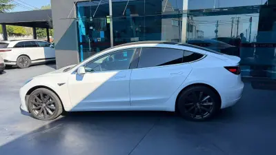 Tesla Model 3 2020 - 25500 EUR, 118000 km - foto 6 de 12
