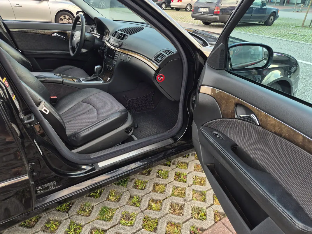 Mercedes-Benz E 220 2003 - 4900 EUR, 490000 km - AUTO.MOTO.pt - 490000km - foto 8 de 16