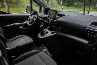 Peugeot Partner 2021 - 12990 EUR, 103902 km - AUTO.MOTO.pt - 103902km - foto 22 de 28