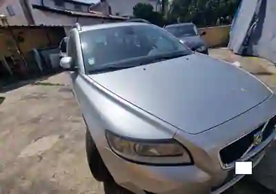 Volvo V50 2007 - 4250 EUR, 320000 km - AUTO.MOTO.pt - 320000km - foto 3 de 9