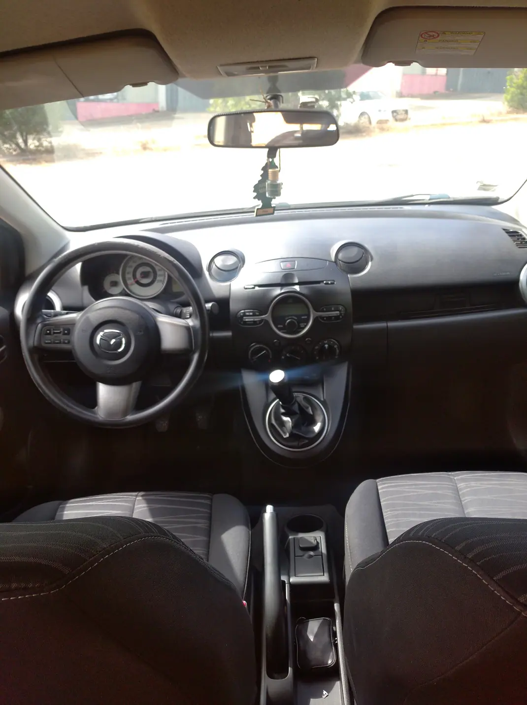 Mazda 2 2010 - 4700 EUR, 137880 km - AUTO.MOTO.pt - 137880km - foto 12 de 13