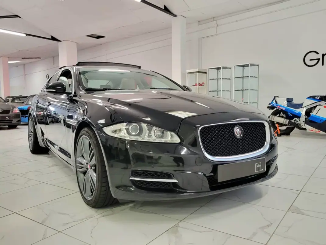 Jaguar XJ 2012 - 19950 EUR, 255600 km - AUTO.MOTO.pt - 255600km - foto 3 de 33