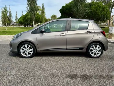 Toyota Yaris 2014 - 10890 EUR, 75000 km - foto 6 de 39