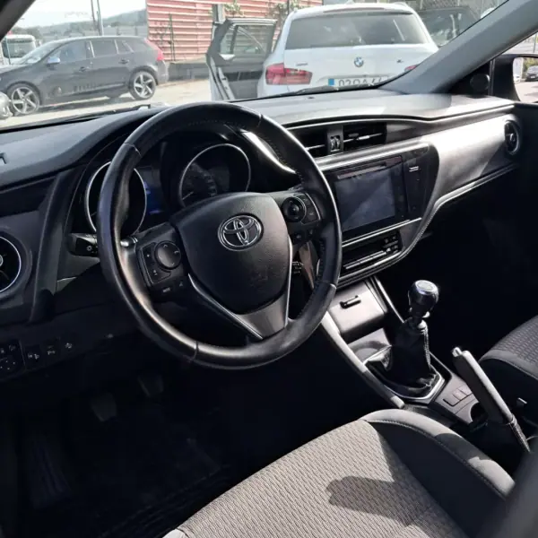 Toyota Auris 2018 - 14990 EUR, 120000 km - AUTO.MOTO.pt - 120000km - foto 7 de 13