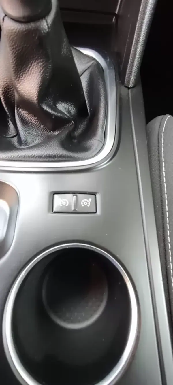 Renault Mégane 2016 - 10500 EUR, 136472 km - AUTO.MOTO.pt - 136472km - foto 15 de 15