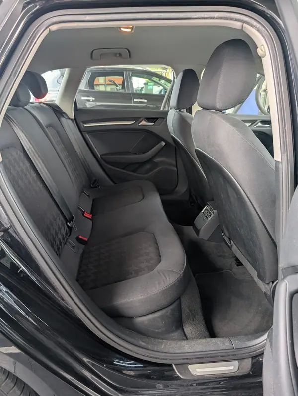 Audi A3 Sportback 2013 - 9950 EUR, 210000 km - AUTO.MOTO.pt - 210000km - foto 9 de 9