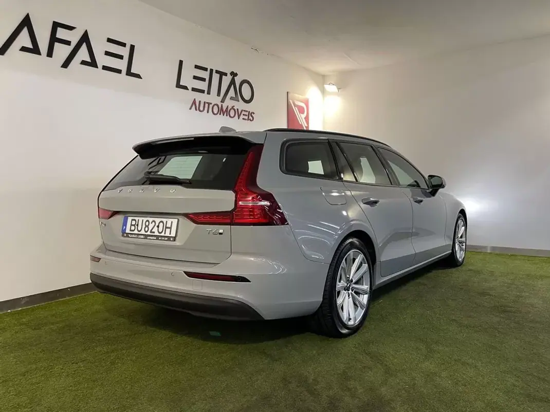 Volvo V60 2025 - 43500 EUR, 1900 km - AUTO.MOTO.pt - 1900km - foto 6 de 35