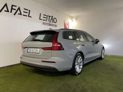 Volvo V60 2025 - 43500 EUR, 1900 km - AUTO.MOTO.pt - 1900km - foto 6 de 35