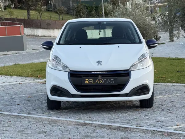 Peugeot 208 2016 - 7500 EUR, 121000 km - AUTO.MOTO.pt - 121000km - foto 13 de 20