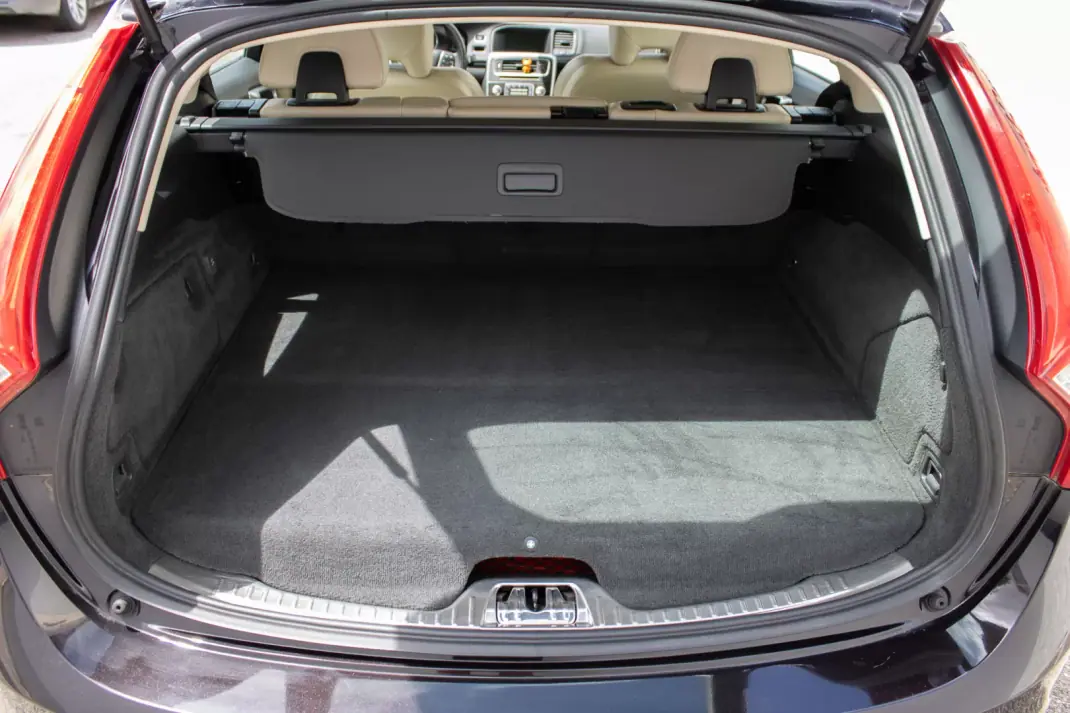 Volvo V60 2013 - 12500 EUR, 242000 km - 242000km - foto 37 de 45