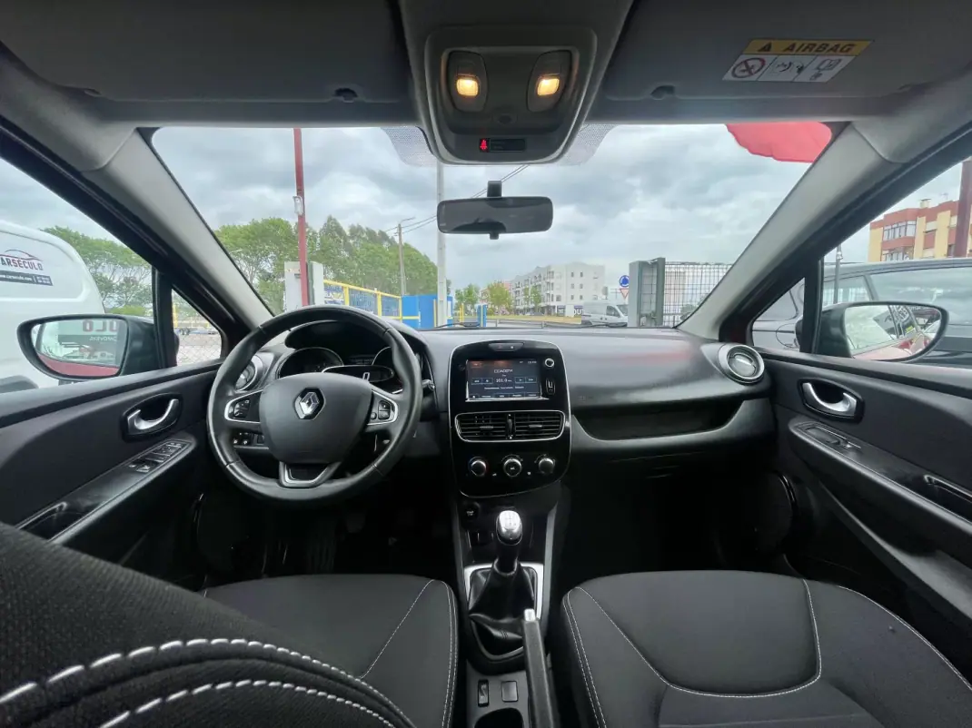 Renault Clio Sport Tourer 2018 - 11950 EUR, 87109 km - AUTO.MOTO.pt - 87109km - foto 21 de 27