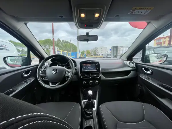 Renault Clio Sport Tourer 2018 - 11350 EUR, 87109 km - AUTO.MOTO.pt - 87109km - foto 21 de 27