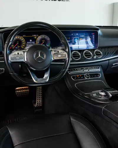 Mercedes-Benz E 300 2020 - 34500 EUR, 118560 km - AUTO.MOTO.pt - 118560km - foto 23 de 42