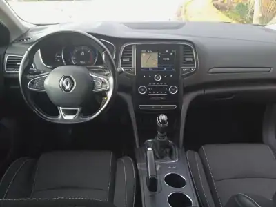 Renault Mégane Break 2017 - 14900 EUR, 165000 km - AUTO.MOTO.pt - 165000km - foto 5 de 13