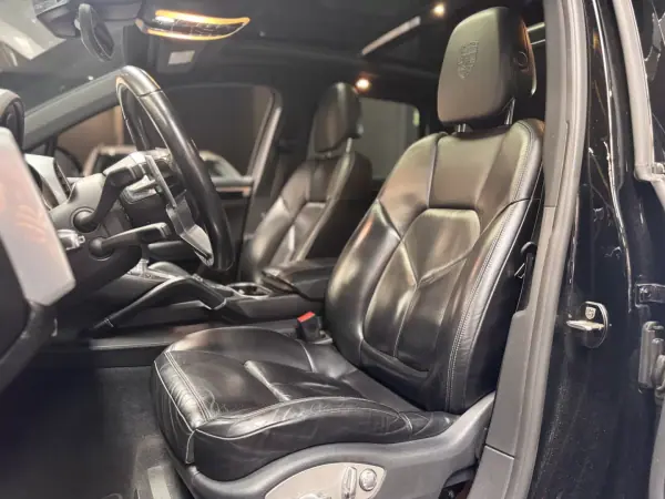 Porsche Cayenne 2017 - 42990 EUR, 155600 km - AUTO.MOTO.pt - 155600km - foto 26 de 31