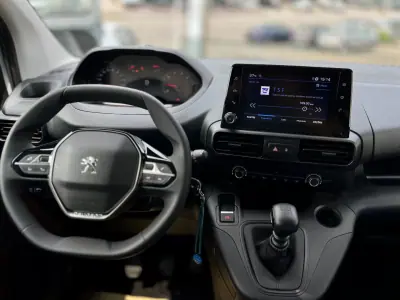 Peugeot Partner 1.5 BlueHdi L1 102Cv | CARPLAY | IVA DEDUTÍVEL 2023 - 17950 EUR, 53000 km - AUTO.MOTO.pt - 53000km - foto 14 de 21