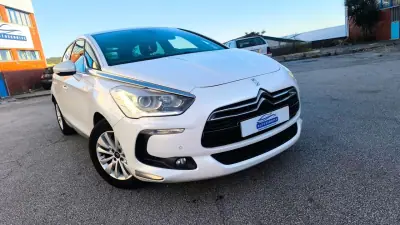 Citroën DS5 2015 - 10900 EUR, 175000 km - AUTO.MOTO.pt - 175000km - foto 6 de 17