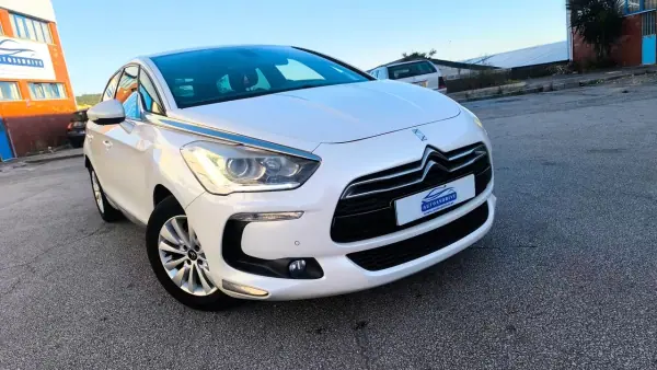 Citroën DS5 2015 - 10900 EUR, 175000 km - AUTO.MOTO.pt - 175000km - foto 6 de 17