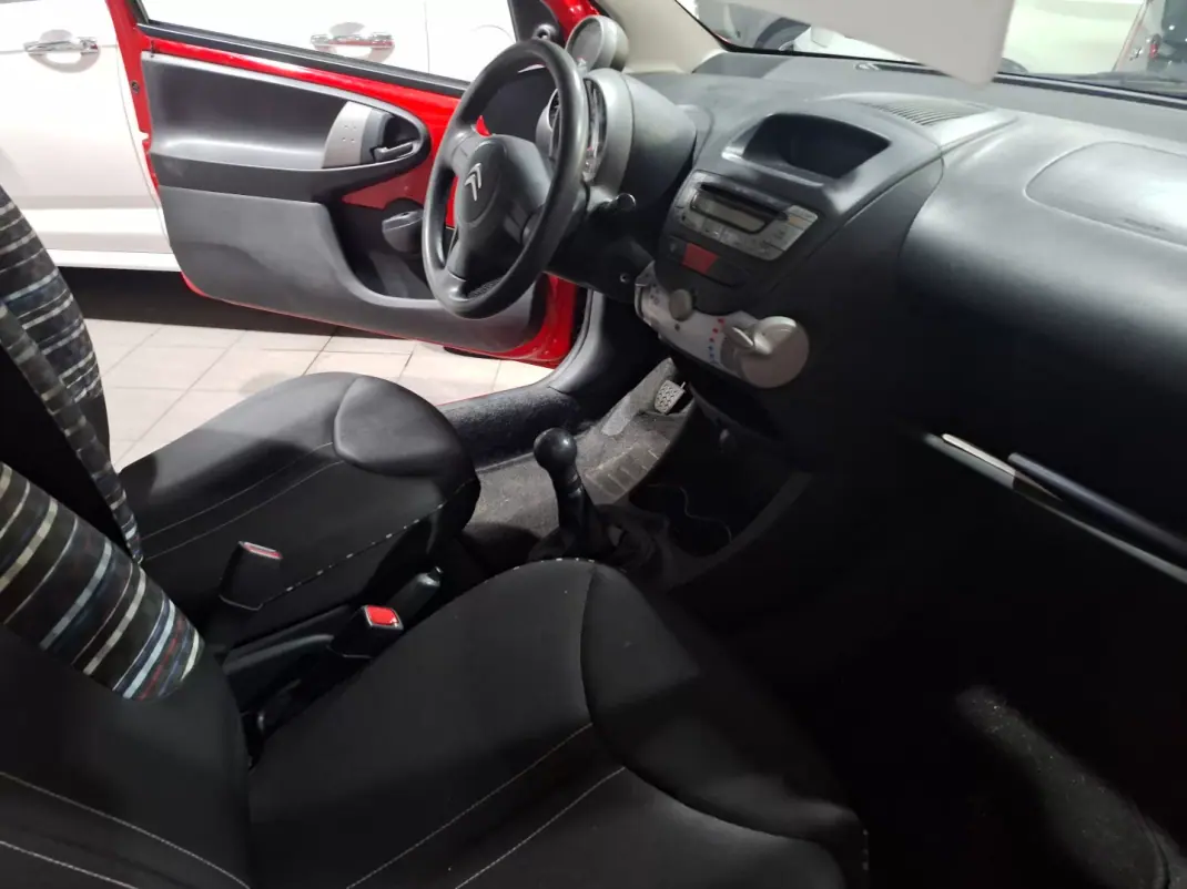 Citroën C1 2013 - 5900 EUR, 129862 km - AUTO.MOTO.pt - 129862km - foto 9 de 11