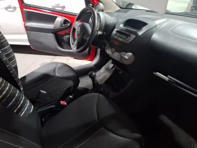 Citroën C1 2013 - 5900 EUR, 129862 km - AUTO.MOTO.pt - 129862km - foto 9 de 11