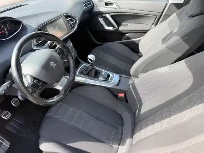 Peugeot 308 SW 2015 - 9900 EUR, 107000 km - AUTO.MOTO.pt - 107000km - foto 8 de 29