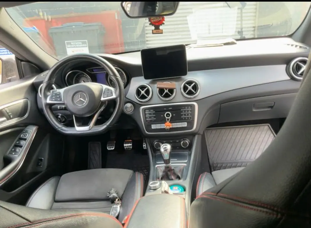Mercedes-Benz CLA 180 2018 - 18990 EUR, 170000 km - AUTO.MOTO.pt - 170000km - foto 4 de 10