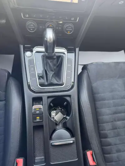 Volkswagen Passat Variant 2019 - 18900 EUR, 258985 km - AUTO.MOTO.pt - 258985km - foto 11 de 27
