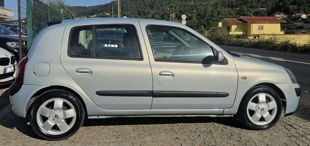 Renault Clio 2001 - 5000 EUR, 197000 km - 197000km - foto 17 de 18