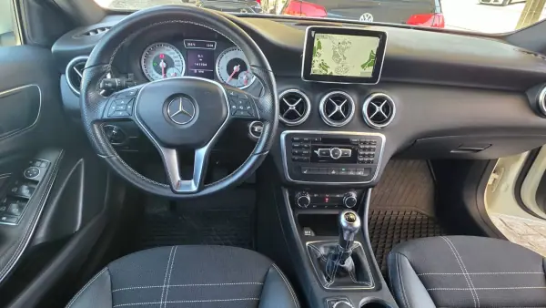 Mercedes-Benz A 200 2013 - 15990 EUR, 141000 km - AUTO.MOTO.pt - 141000km - foto 18 de 33